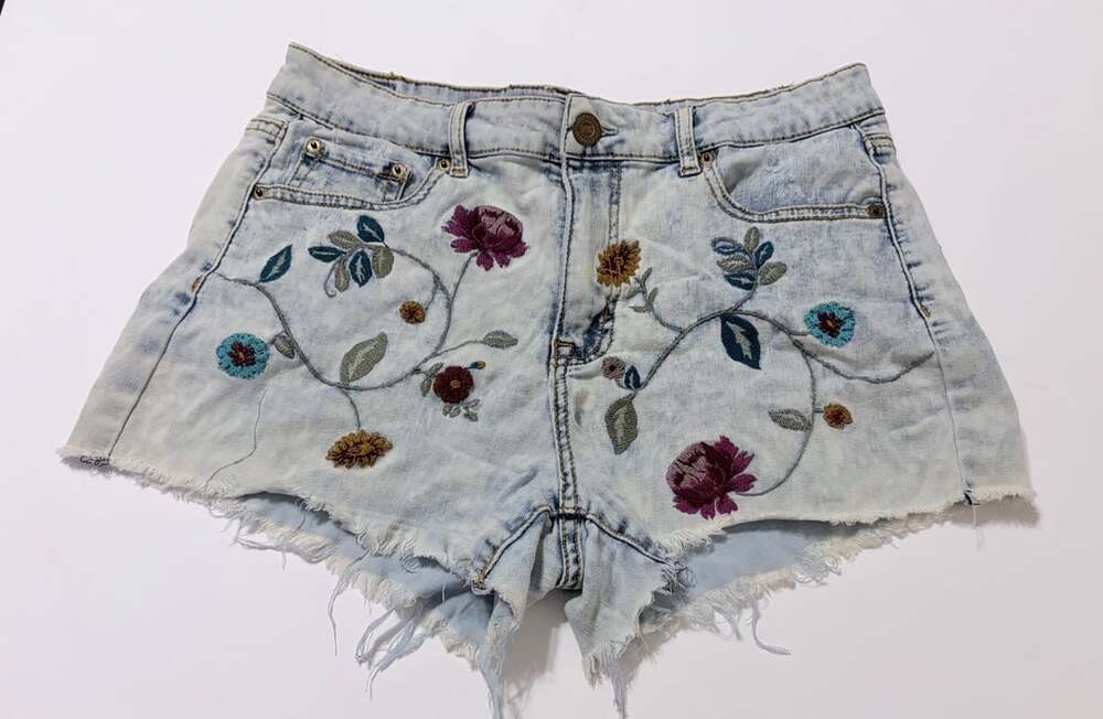 Aeropostale Floral Embroidered Denim Shorts Size 12 Light Wash Distressed